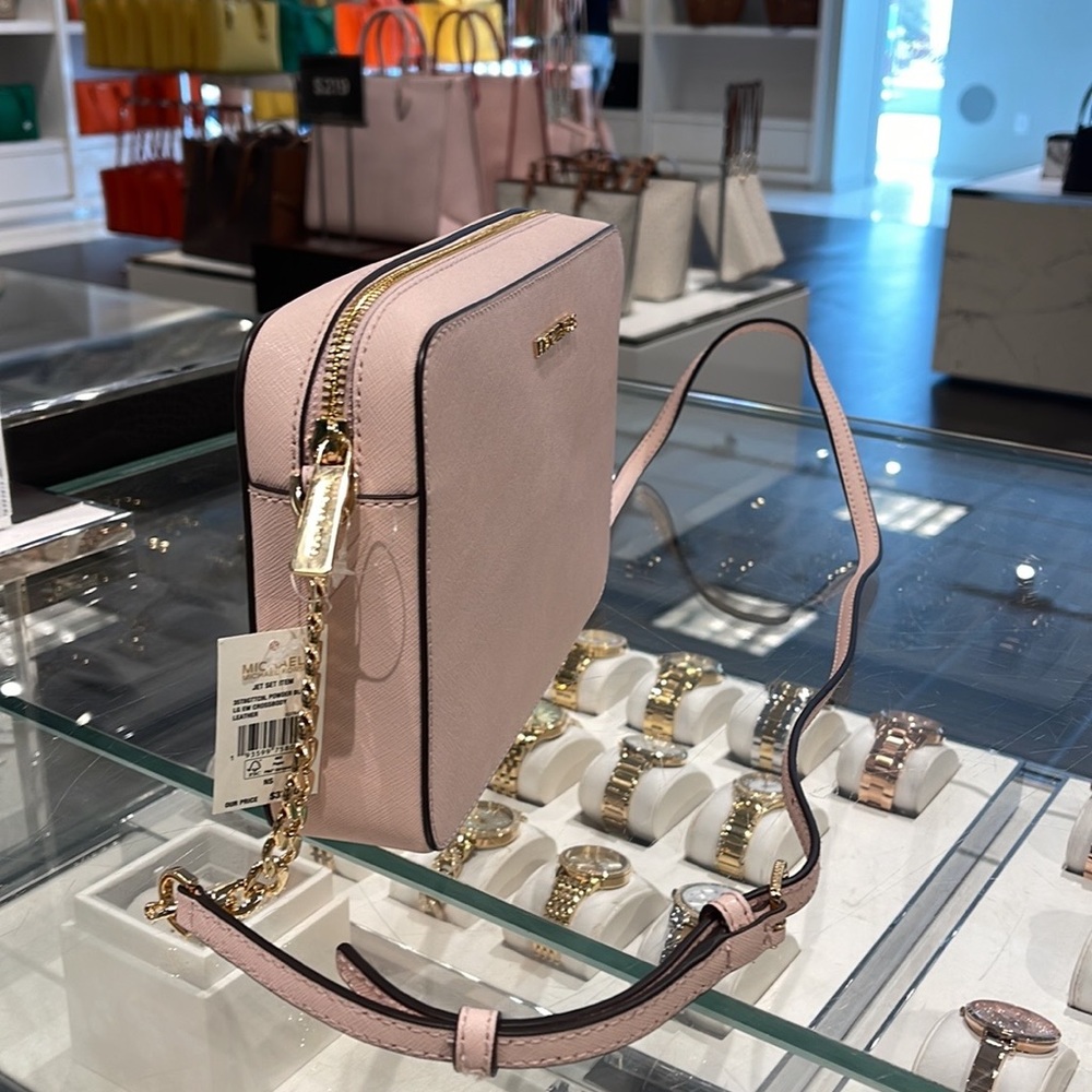 Michael Kors Jet Set Item Large East West Zip Crossbody Leather Powder Blush
NWT - Picture 2 of 16